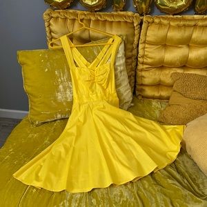 ✨ Criss Cross Back Yellow Dress ✨